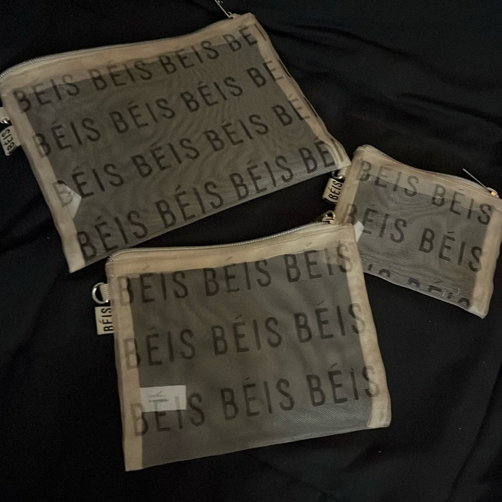 Beis “The Mesh Pouch Trio “
in beige